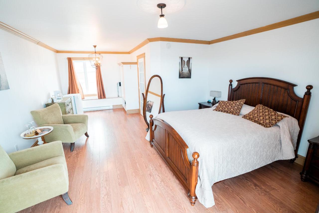 Auberge Du Vieux Faubourg Sainte Anne-des-Chênes Eksteriør bilde