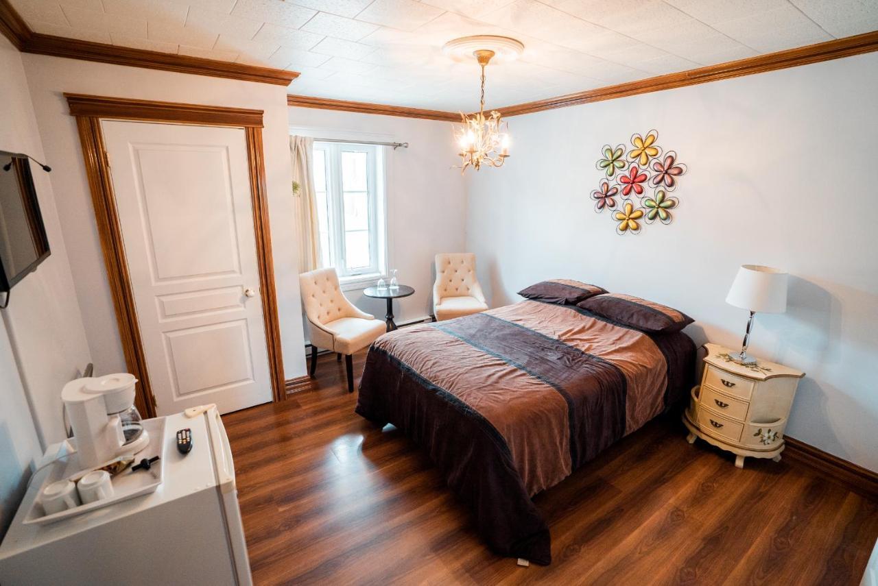 Auberge Du Vieux Faubourg Sainte Anne-des-Chênes Eksteriør bilde